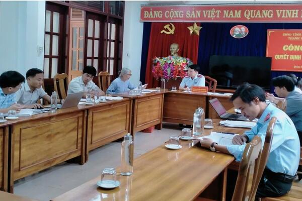 Chánh Thanh tra tỉnh Quảng Ngãi đối thoại khiếu nại lần hai với bà Phạm Thị Gạt ở tổ dân phố 3, xã Bờ Y, tỉnh Quảng Ngãi